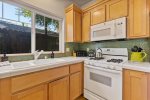 Fully equipped kitchen, gas stove and oven, microwave
